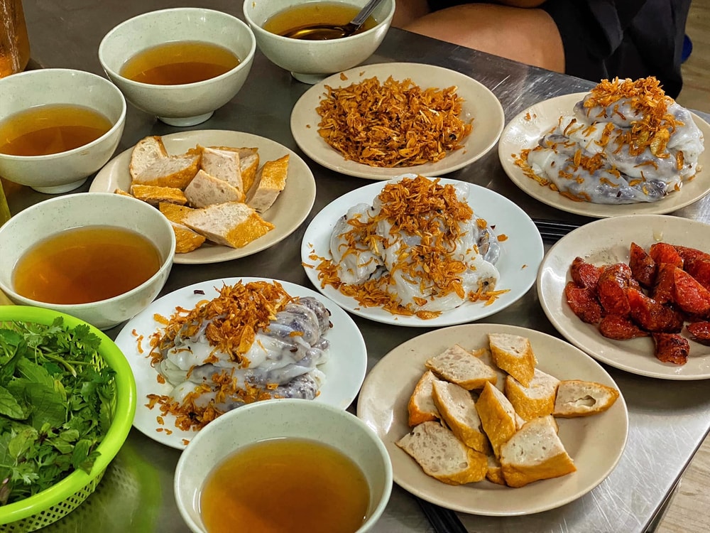 Bánh cuốn bà Xuân nổi tiếng với cách chế biến truyền thống, không hàn the